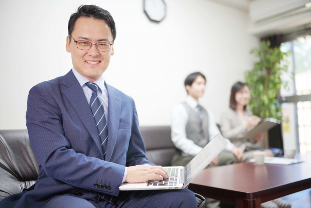 興信所の悪徳探偵